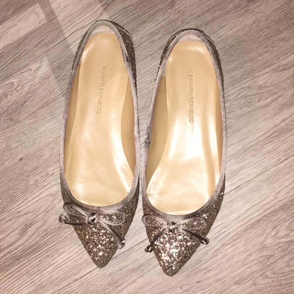 Glitter fab Banana Republic flats size 6!
